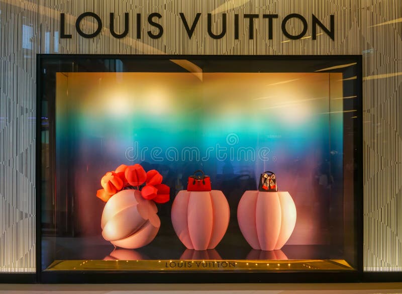 Louis Vuitton-opslag In Siam Paragon Mall In Bangkok, Thailand Redactionele Stock Foto ...