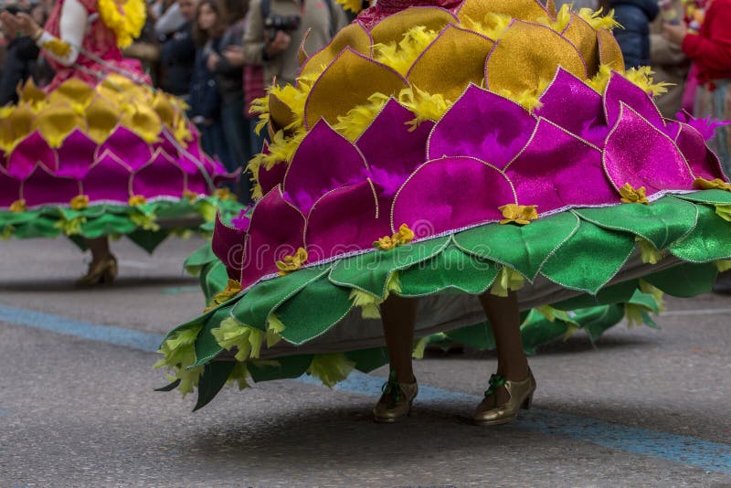 LOULE PORTUGAL - FEBRUARI 2018: Den färgrika karnevalet (Carnaval) ståtar arkivfoto LOULE PORTUGAL - FEBRUARI 2018: Den färgrika karnevalet (Carnaval) ståtar arkivfoto