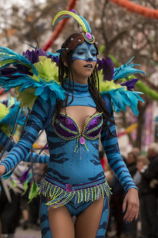 LOULE, ПОРТУГАЛИЯ - ФЕВРАЛЬ 2017: Красочный парад масленицы (Carnaval) стоковое изображение