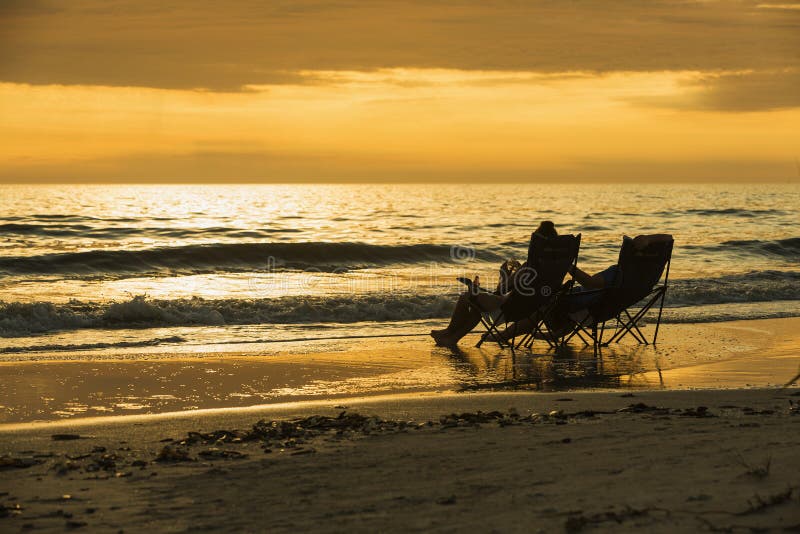Lounge chairs along popular Fort Myers Beach on the west coast of Florida stock photography Lounge chairs along popular Fort Myers Beach on the west coast of Florida stock photography