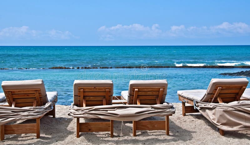 Lounge Chairs on Tropical Beach stock photography Lounge Chairs on Tropical Beach stock photography