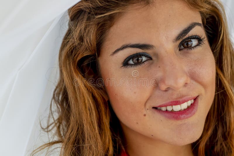 Lounging Around At modelo moreno latino-americano bonito um recurso fotos de stock Lounging Around At modelo moreno latino-americano bonito um recurso fotos de stock