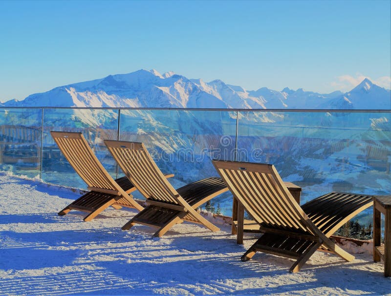 Lounging nos cumes imagem de stock Lounging nos cumes imagem de stock