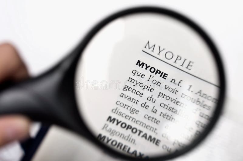 Loupe sur le myopie de mot (myopie) photographie stock Loupe sur le myopie de mot (myopie) photographie stock