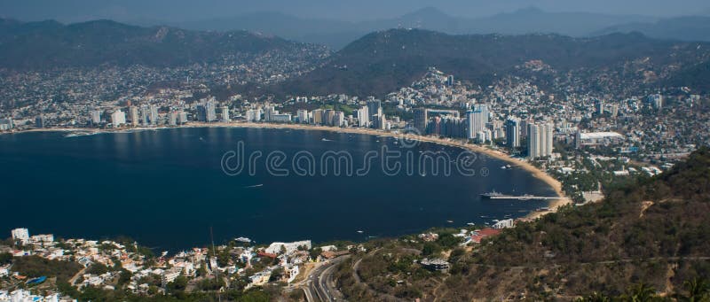 Louro Ariel de Acapulco panorâmico imagens de stock Louro Ariel de Acapulco panorâmico imagens de stock