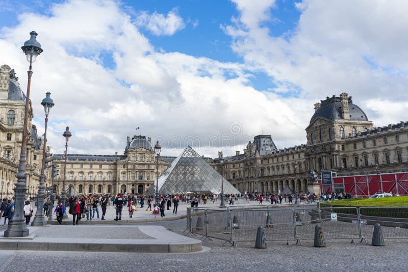 Louvre-Museum in Paris lizenzfreie stockfotografie Louvre-Museum in Paris lizenzfreie stockfotografie