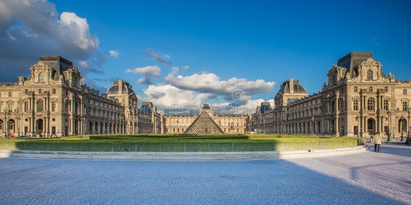 París, Francia puede 15, 2014 persianas o persianas museo es un uno de mundos el mas grande museos a Monumento.