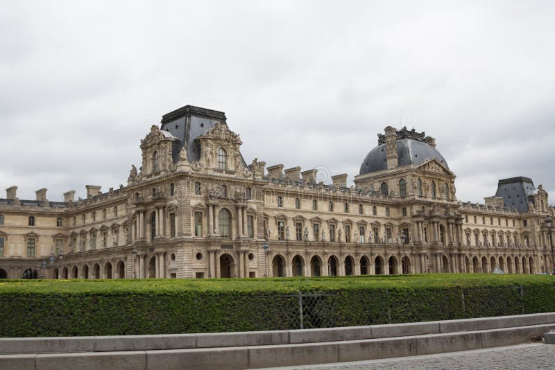 The Louvre The World S Largest Museums And A Historic Monument In the-louvre-the-world-s-largest-museums-and-a-historic-monument-in