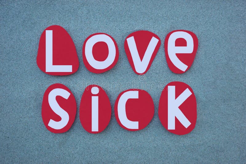 Lovesick créatif en lettres de pierre rouge peint sur le sable vert illustration de vecteur