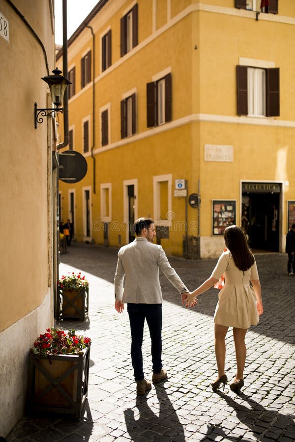 Dating in Italy! | Do it like the locals