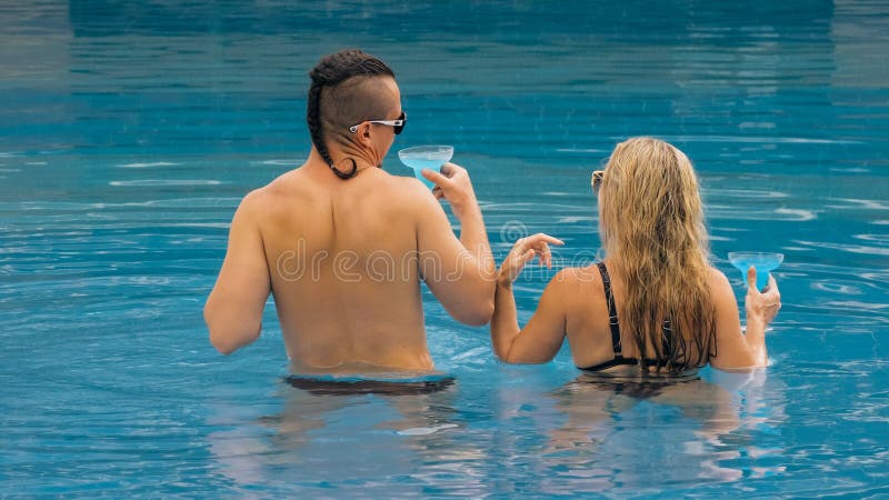 Naked couple at the pool - Sex photo