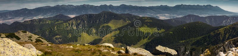 Nízke Tatry. Pohlad do Demenovskej doliny, cestou na chatu MR tefnika.