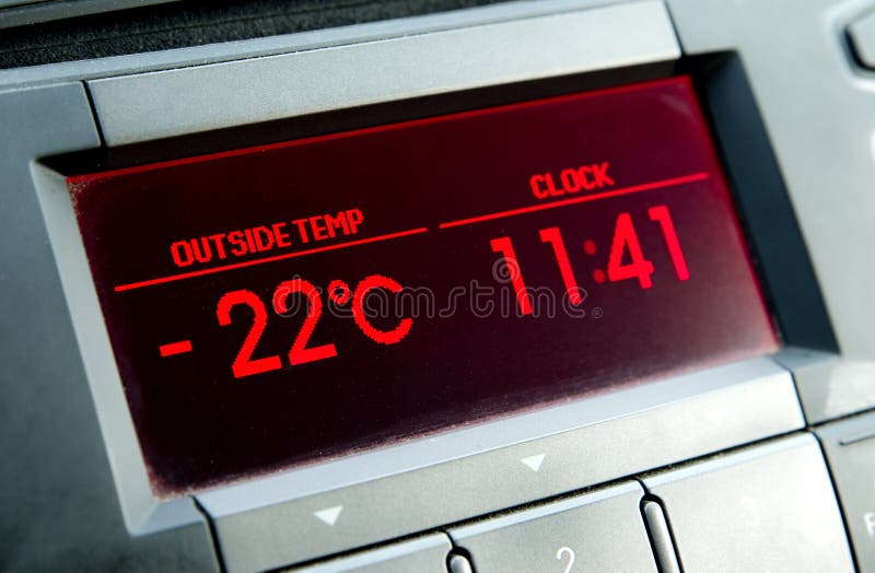 https://thumbs.dreamstime.com/b/low-temperature-car-display-cold-winter-dashboard-outside-83992405.jpg