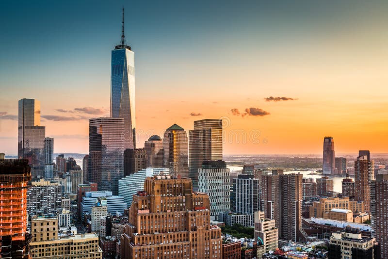 Lower Manhattan au coucher du soleil photographie stock libre de droits Lower Manhattan au coucher du soleil photographie stock libre de droits