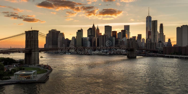 Lower Manhattan i most brooklyński przy zmierzchem miasto nowy Jork obrazy royalty free Lower Manhattan i most brooklyński przy zmierzchem miasto nowy Jork obrazy royalty free