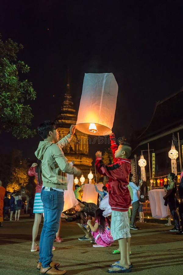 loy festivalkrathong arkivbild loy festivalkrathong arkivbild