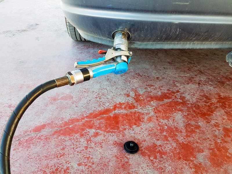 LPG die autobenzinestation bijtanken stock afbeeldingen LPG die autobenzinestation bijtanken stock afbeeldingen