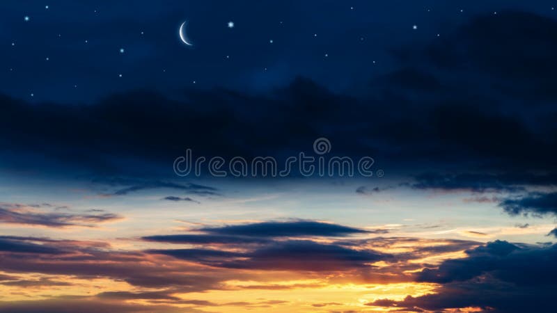 Lua crescente com fundo bonito do por do sol fotos de stock royalty free