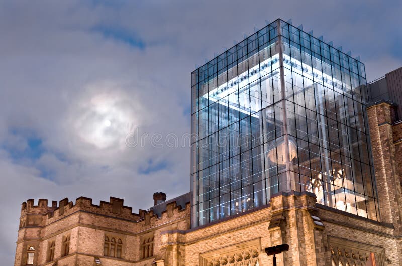 Lua sobre o museu fotografia de stock royalty free Lua sobre o museu fotografia de stock royalty free