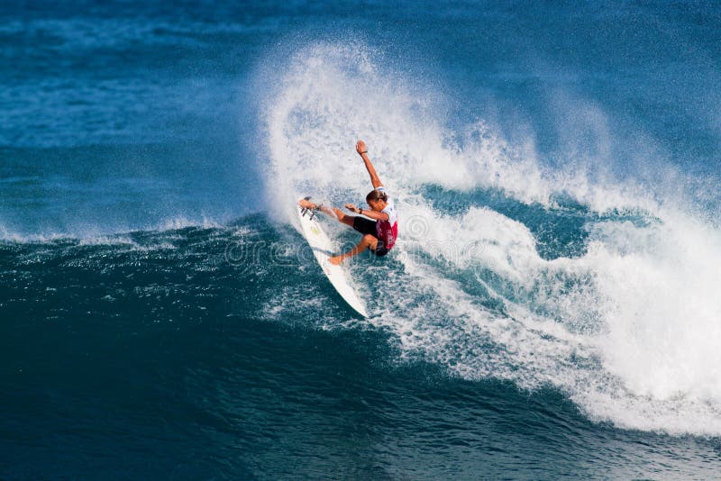 Lucas Stedman que practica surf en los amos de la tubería fotografía de archivo Lucas Stedman que practica surf en los amos de la tubería fotografía de archivo