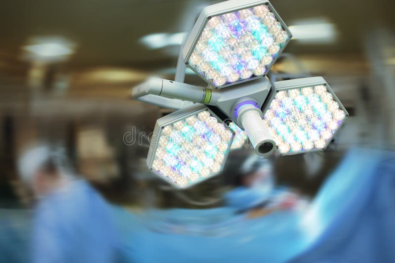 Luce della sala operatoria sui precedenti vaghi