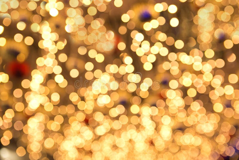Luces de hadas de la Navidad amarilla hermosa en el dof bajo foto de archivo libre de regalías Luces de hadas de la Navidad amarilla hermosa en el dof bajo foto de archivo libre de regalías