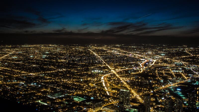 Luces De La Ciudad De La Noche En Imagen de archivo - Imagen de caminos, residencial: 113784151