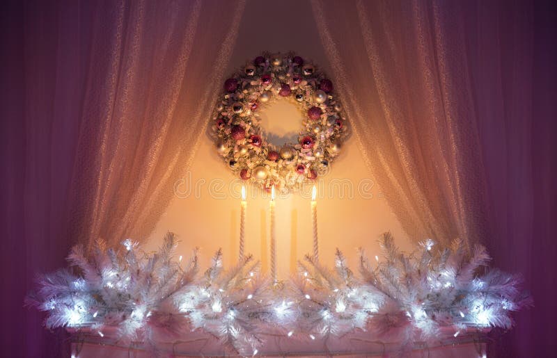 Luces de la decoración de la Navidad, rama de árbol de la decoración de Navidad, velas de la guirnalda foto de archivo Luces de la decoración de la Navidad, rama de árbol de la decoración de Navidad, velas de la guirnalda foto de archivo