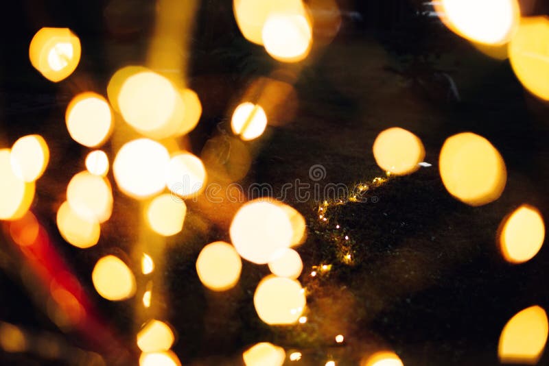 Luces de la Navidad en textura del fondo de la bici en ciudad imagen de archivo Luces de la Navidad en textura del fondo de la bici en ciudad imagen de archivo