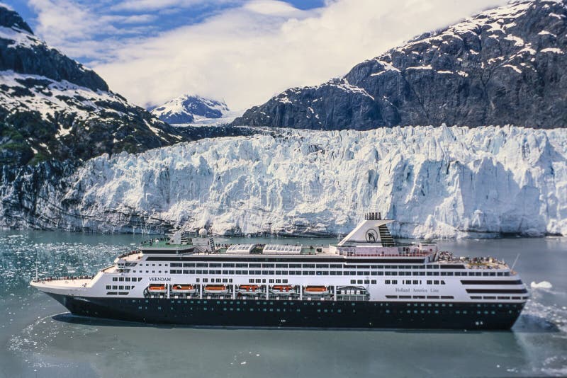 Luchtbeeld van cruiseschip in Alaska stock afbeeldingen Luchtbeeld van cruiseschip in Alaska stock afbeeldingen