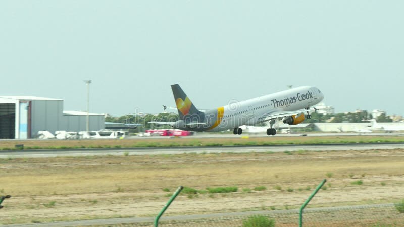 Luchtbus A321 die bij Majorca-Luchthaven opstijgen