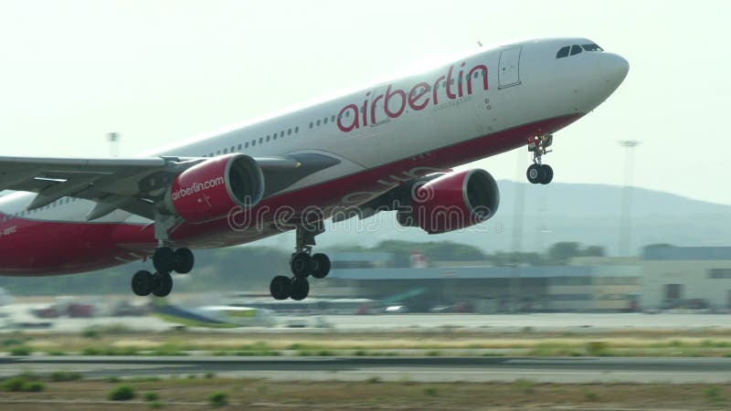 Luchtbusa330 Vliegtuigen die bij Majorca-Luchthaven opstijgen