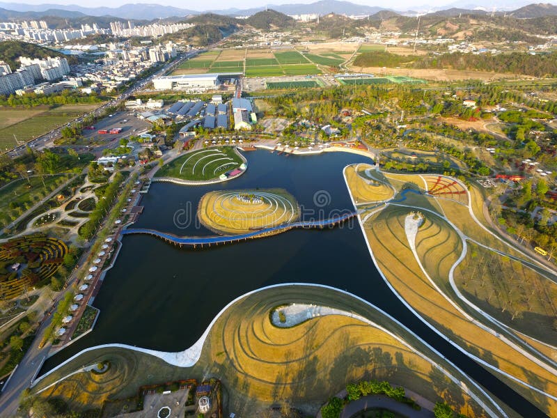 Luchtfoto van Suncheonman Bay National Garden, Suncheon, Jeonnam, Zuid-Korea royalty-vrije stock afbeeldingen Luchtfoto van Suncheonman Bay National Garden, Suncheon, Jeonnam, Zuid-Korea royalty-vrije stock afbeeldingen