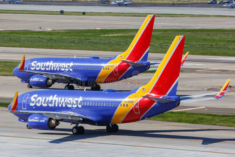 Luchthaven van Southwest Airlines Boeing 737-700 vliegtuigen San Jose royalty-vrije stock foto's Luchthaven van Southwest Airlines Boeing 737-700 vliegtuigen San Jose royalty-vrije stock foto's