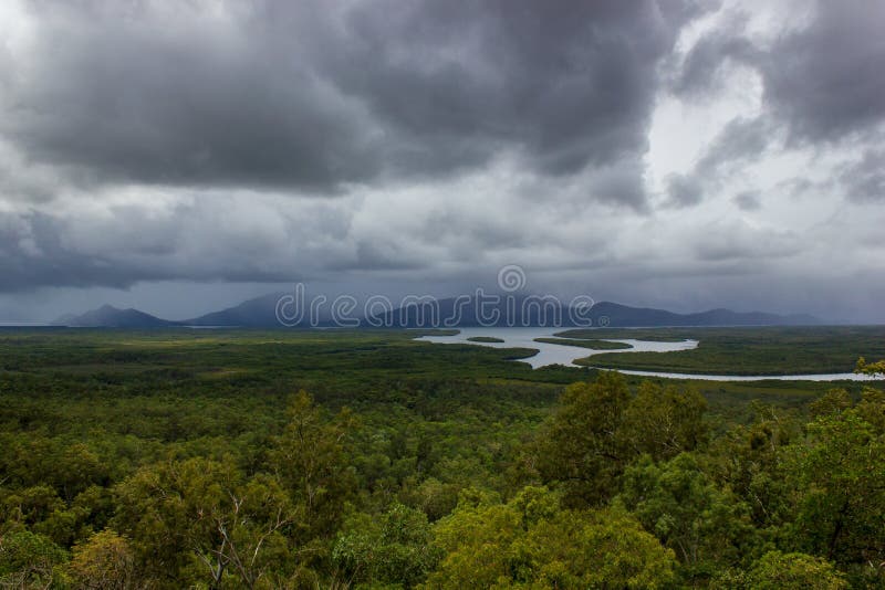 Luchtlandschapsmening van Barron Gorge National Park een Werelderfenis in Atherton-de Hooglanden van Plateaussteenhopen bij de Na royalty-vrije stock foto Luchtlandschapsmening van Barron Gorge National Park een Werelderfenis in Atherton-de Hooglanden van Plateaussteenhopen bij de Na royalty-vrije stock foto