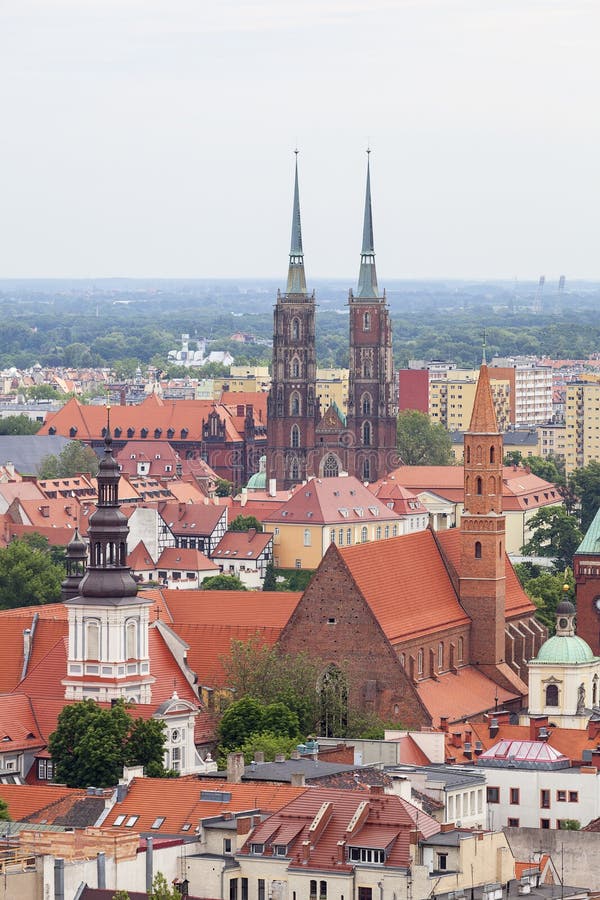 Luchtmening over oude stad, Lager Silesië, Wroclaw, Polen stock foto Luchtmening over oude stad, Lager Silesië, Wroclaw, Polen stock foto