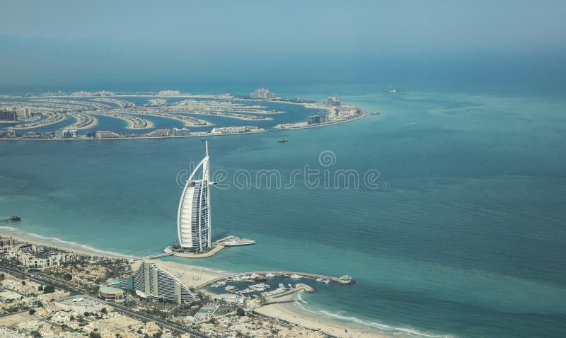 Luchtmening van Burj-al Arabisch Hotel in Doubai royalty-vrije stock afbeeldingen Luchtmening van Burj-al Arabisch Hotel in Doubai royalty-vrije stock afbeeldingen
