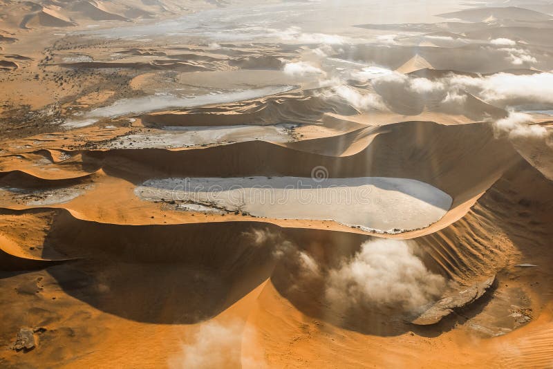 Luchtmening van de duinen van Sossusvlei royalty-vrije stock fotografie Luchtmening van de duinen van Sossusvlei royalty-vrije stock fotografie
