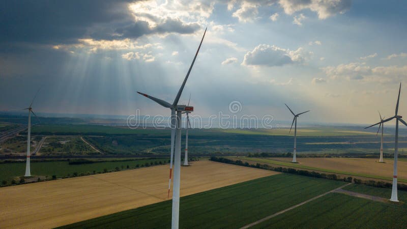 Luchtmening van van de het gebiedsenergie van windturbines de industriezone landsc royalty-vrije stock foto Luchtmening van van de het gebiedsenergie van windturbines de industriezone landsc royalty-vrije stock foto