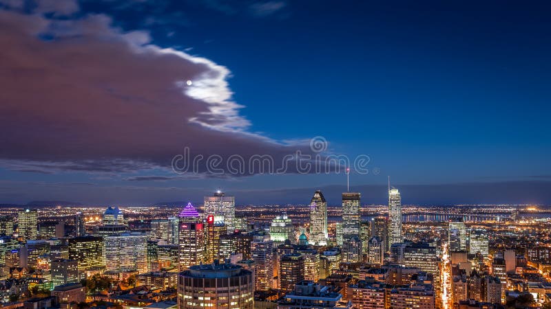 Luchtmening van de horizon van Montreal bij nacht royalty-vrije stock afbeeldingen Luchtmening van de horizon van Montreal bij nacht royalty-vrije stock afbeeldingen