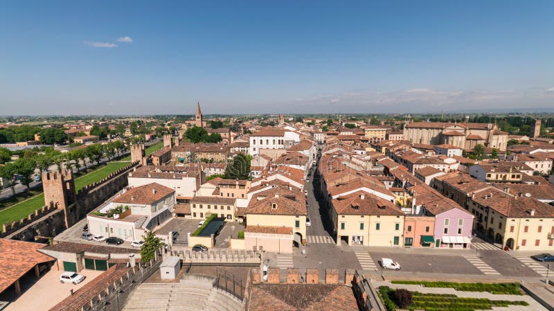 Luchtmening van de ommuurde stad van Montagnana, Italië royalty-vrije stock foto's Luchtmening van de ommuurde stad van Montagnana, Italië royalty-vrije stock foto's