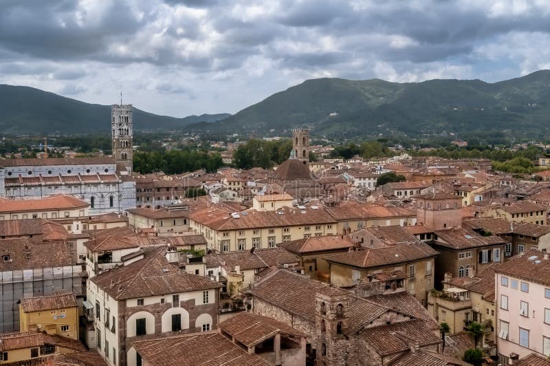 Luchtmening van het centrum van Luca, Toscanië, Italië van Guinigi-Toren royalty-vrije stock foto's Luchtmening van het centrum van Luca, Toscanië, Italië van Guinigi-Toren royalty-vrije stock foto's
