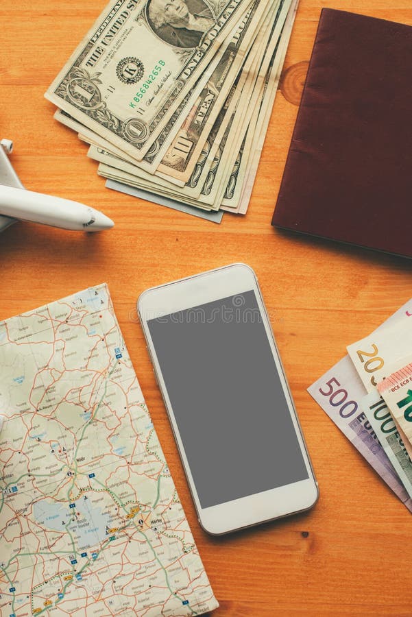 Luchtmening van het concept van de vakantiereis met smartphone blacnk stock foto's Luchtmening van het concept van de vakantiereis met smartphone blacnk stock foto's