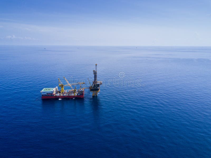 Luchtmening van Tedere Boorolie Rig Barge Oil Rig stock afbeelding Luchtmening van Tedere Boorolie Rig Barge Oil Rig stock afbeelding