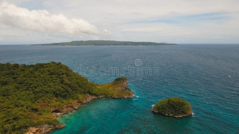 Luchtmenings mooi strand op tropisch eiland Boracayeiland Filippijnen royalty-vrije stock fotografie Luchtmenings mooi strand op tropisch eiland Boracayeiland Filippijnen royalty-vrije stock fotografie