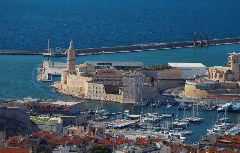 Luchtpanorama op oude haven in Marseille, Frankrijk royalty-vrije stock foto Luchtpanorama op oude haven in Marseille, Frankrijk royalty-vrije stock foto