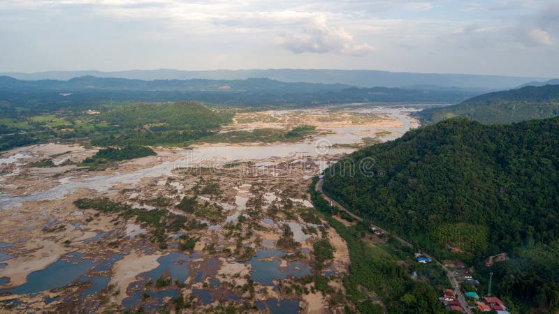 Luchtuitzicht Mekong rivier van een drone vlieg