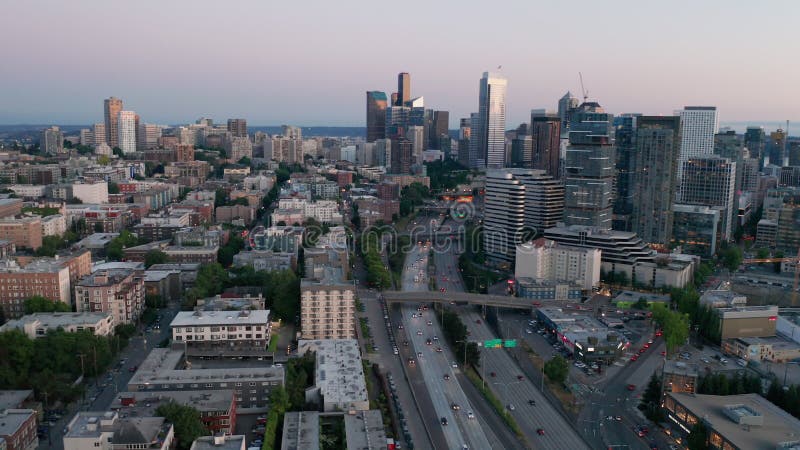 Luchtvaartperspectief op interstaat 5 in het centrum van Seattle Washington