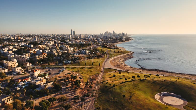 Luchtvaartweergave op Tel-Aviv De stad in de stad stopt nooit Luxe bouw en hoge torens