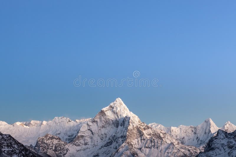 Luci di primo mattino sopra la montagna Ama Dablam immagine stock libera da diritti Luci di primo mattino sopra la montagna Ama Dablam immagine stock libera da diritti